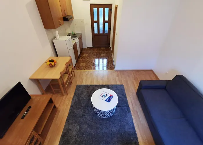 Uncle Apartment