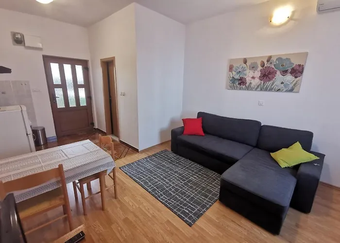 Uncle Apartment