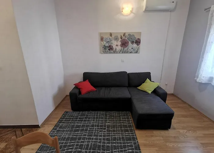 Uncle Apartment