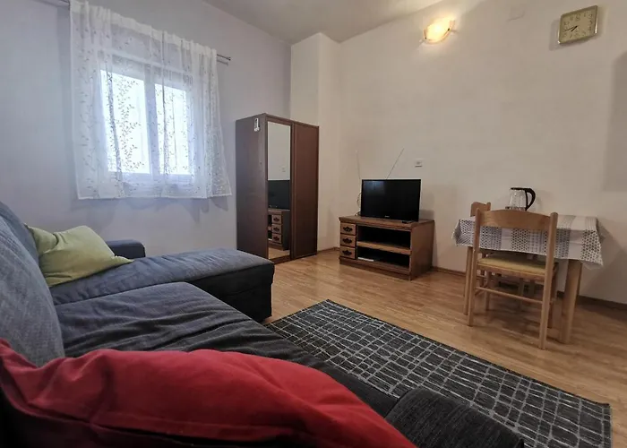Uncle Apartment