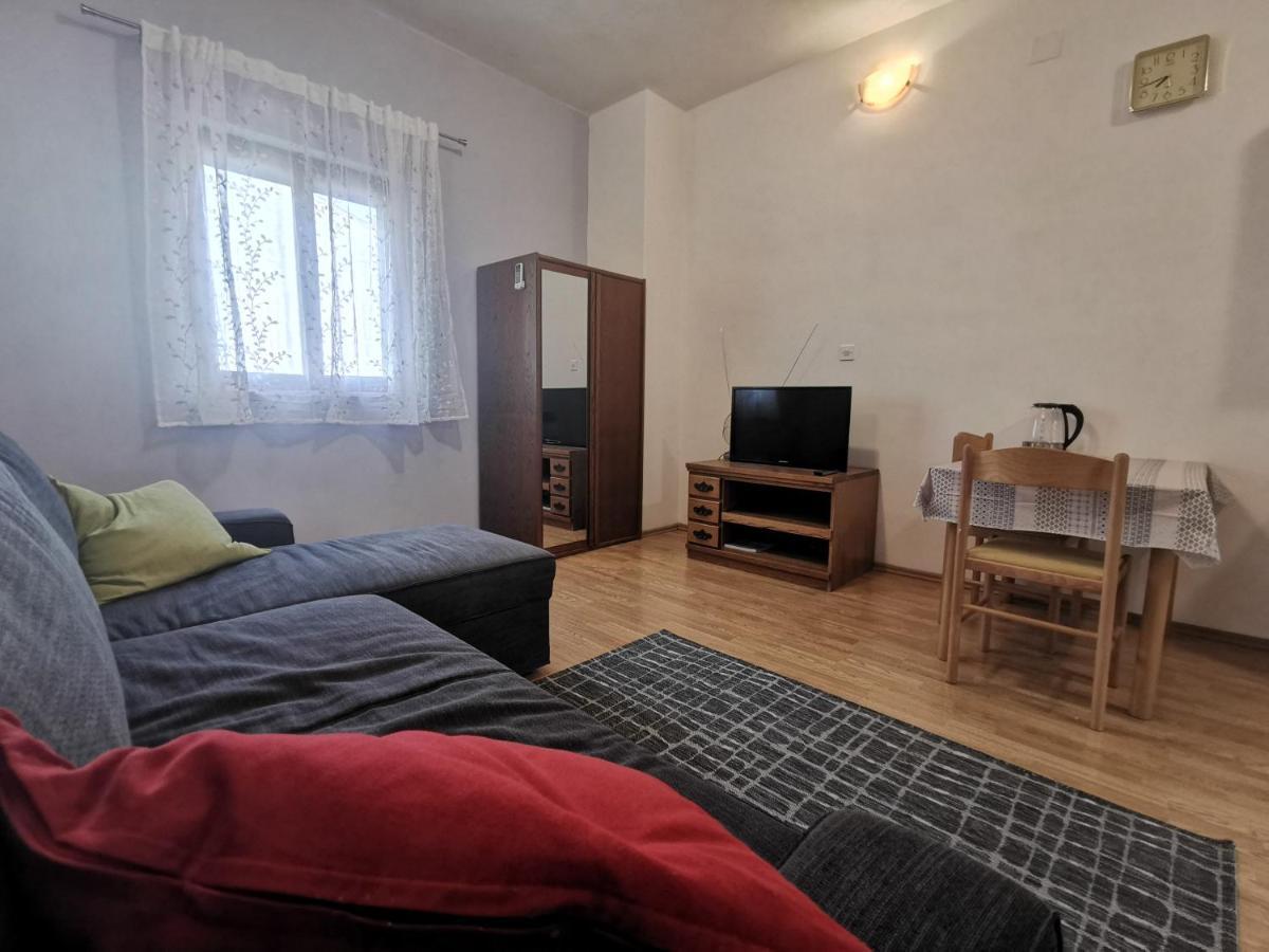 Uncle Apartment